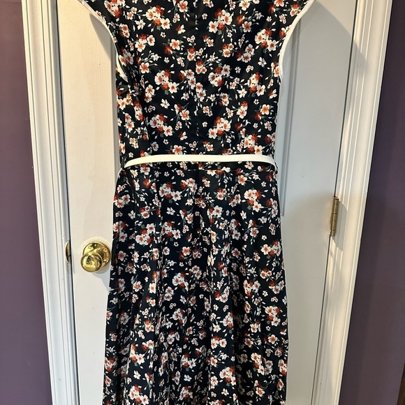 Unique Vintage Lady Vintage Ditsy Floral Dress - Picture 7 of 8
